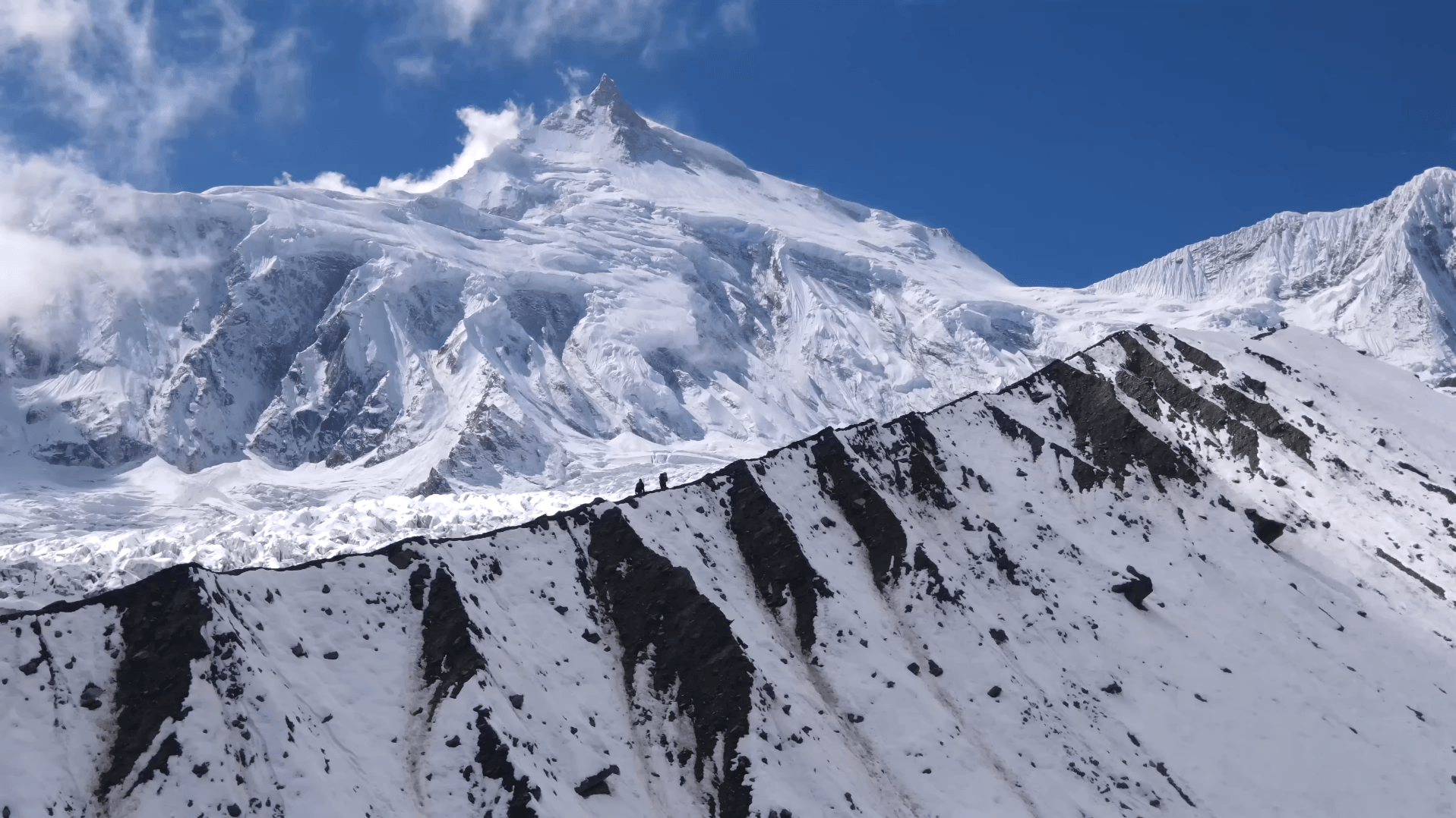 Snow-covered Manaslu Himal mountain views during the Manaslu Circuit Trek in Nepal – Thrill Himalaya