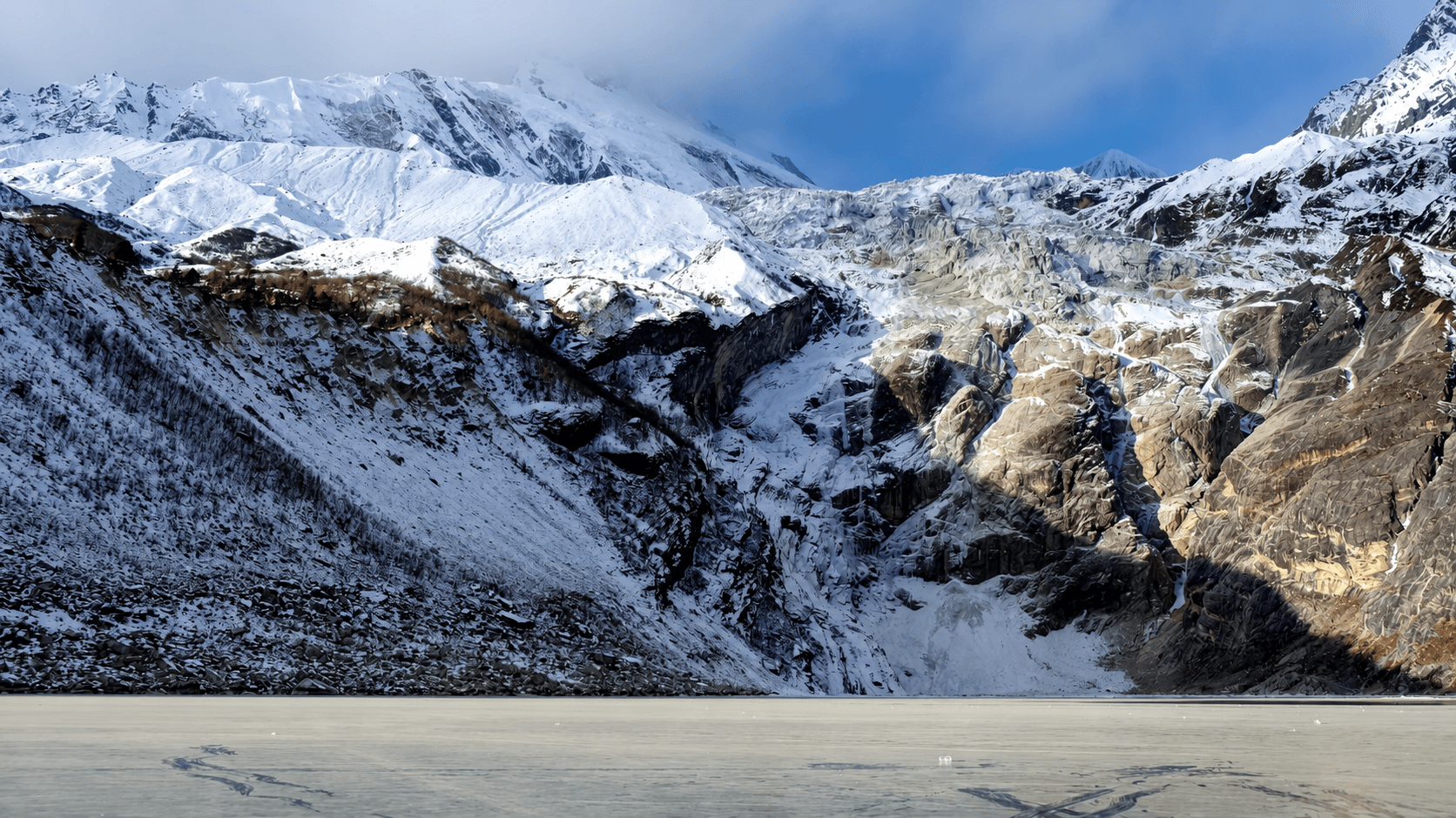Glacier and frozen alpine lake near the Manaslu Circuit Trek route during high-altitude trekking with Thrill Himalaya Treks.