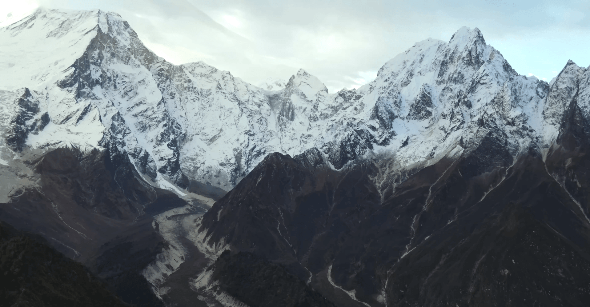 Panoramic view of Mount Manaslu and surrounding Himalayan peaks seen from the Lho section of the Manaslu Circuit Trek with Thrill Himalaya Treks.