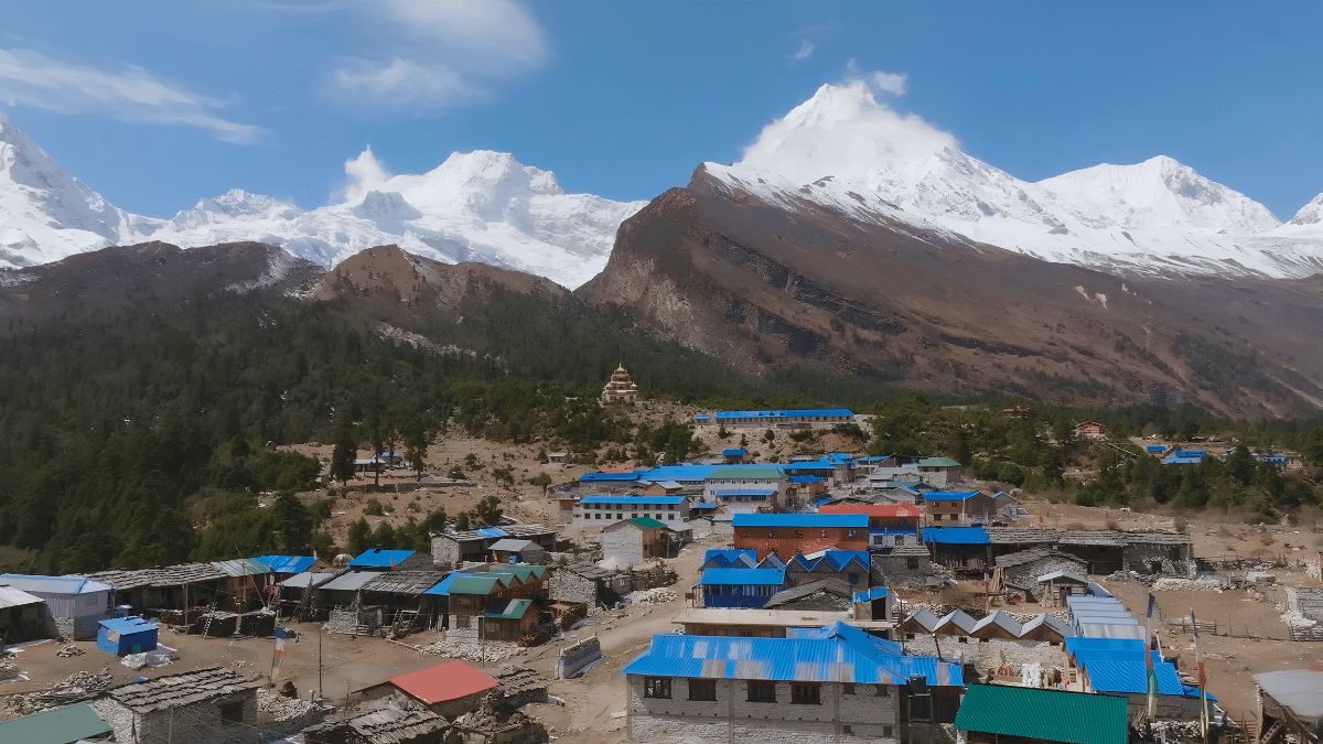 Samdo Village surrounded by Himalayan peaks on the Manaslu Circuit Trek in Nepal | Thrill Himalaya Treks